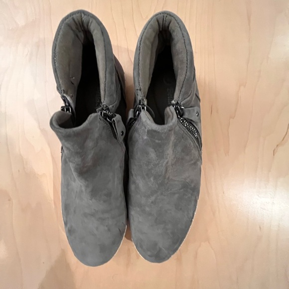 Men's Gray Suede Ankle Boots - Picture 1 of 6
